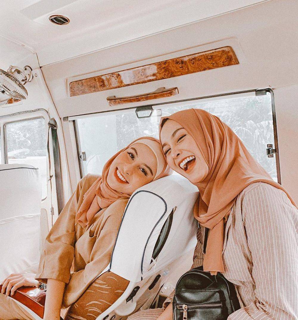 instagram.com/awkarin