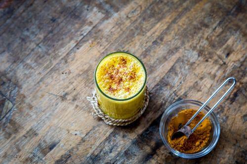 5 Manfaat Tersembunyi Minum Jus Kunyit Setiap Hari