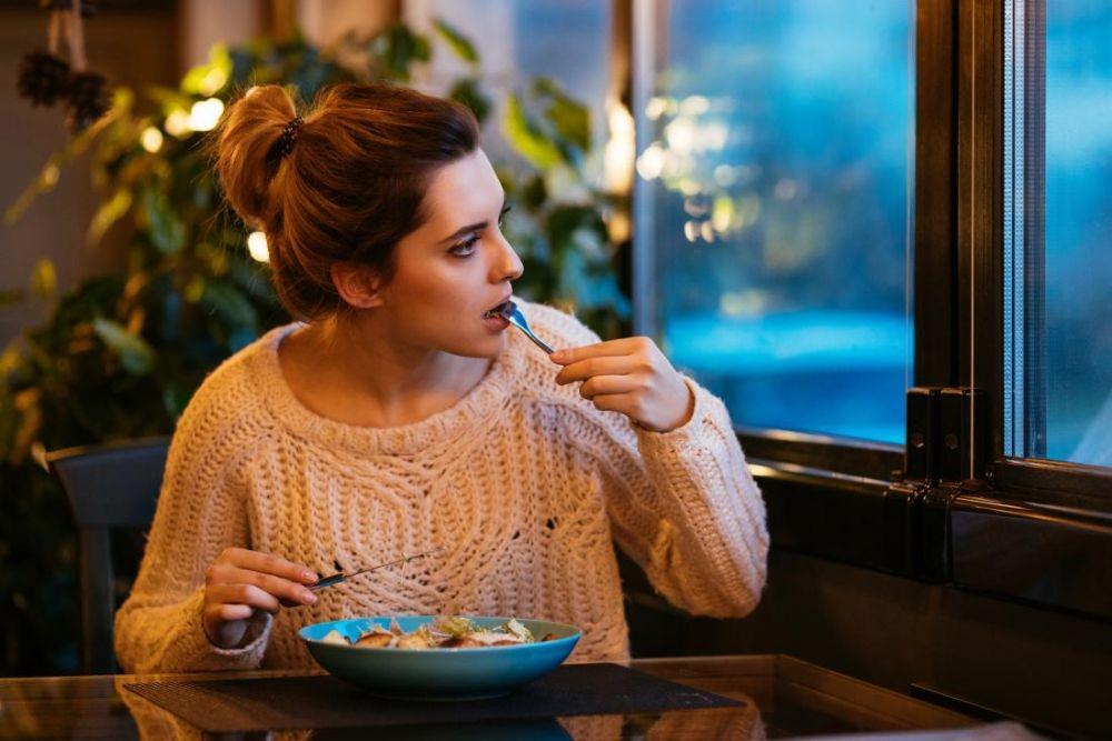 7 Makanan yang Sebaiknya Tidak Dikonsumsi Saat Perut Kosong