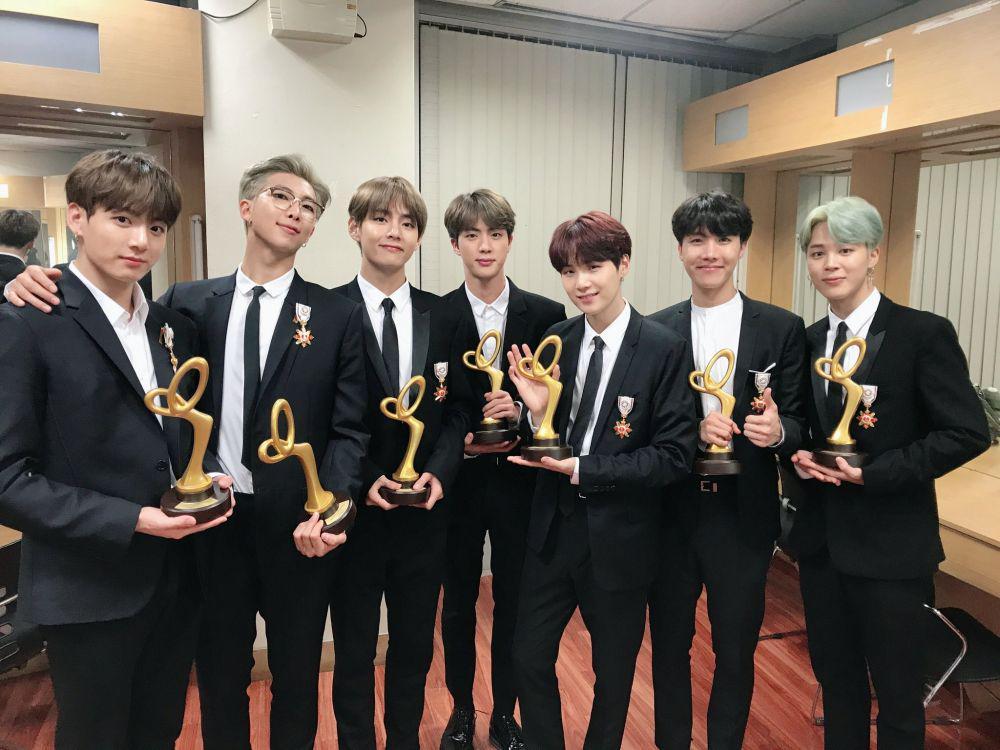 BTS Libur Panjang? 5 Aplikasi Ini Bisa Jadi Obat Rindu ARMY, lo!