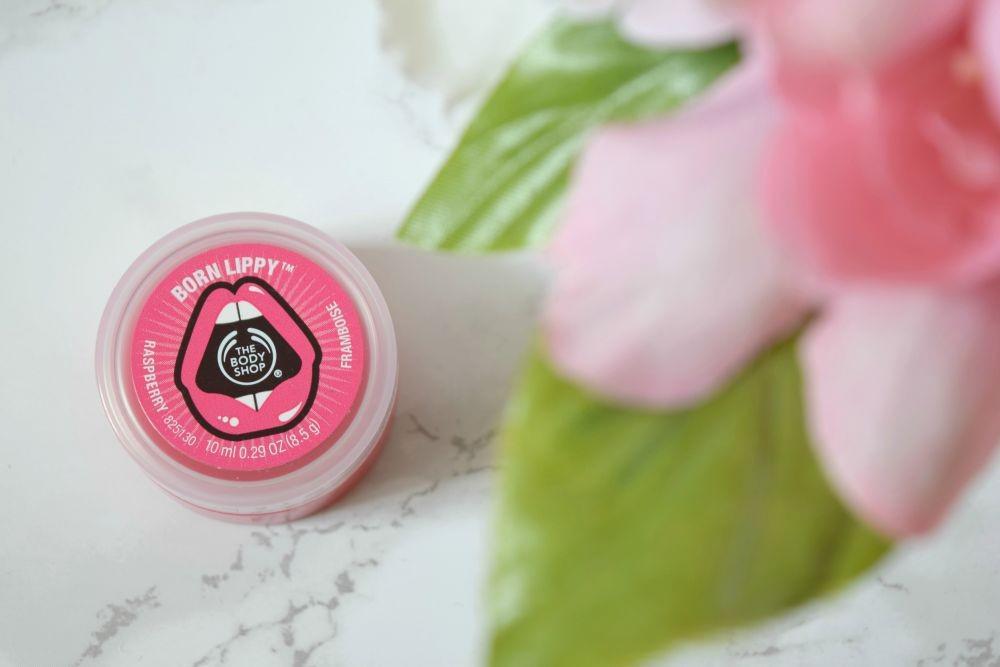 6 Rekomendasi Lipbalm Berwarna yang Gak Menimbulkan Minyak Berlebih