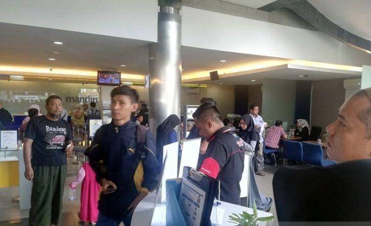 (Nasabah Bank Mandiri di Pekanbaru panik) Antaranews/FB Anggoro