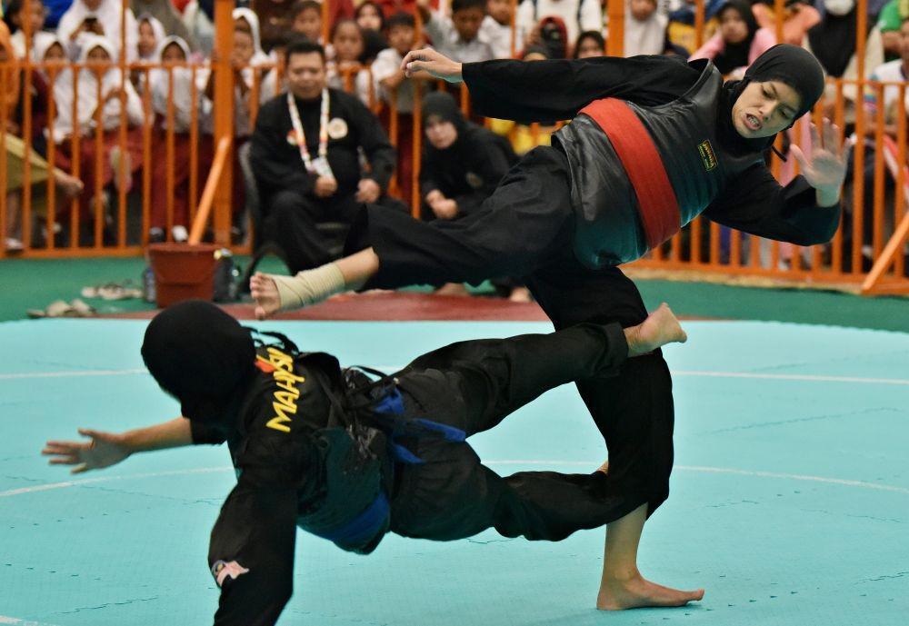 [FOTO] Aksi Pesilat Indonesia di Ajang ASEAN School Games 2019