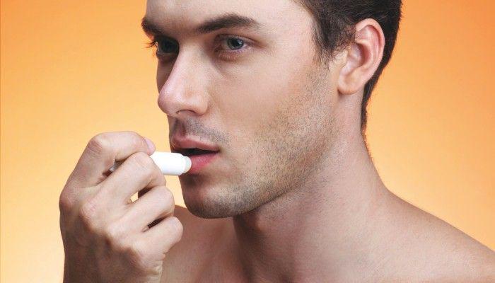5 Merek Pelembab Bibir yang Bisa Digunakan Cowok, Demi Penampilan Bro!