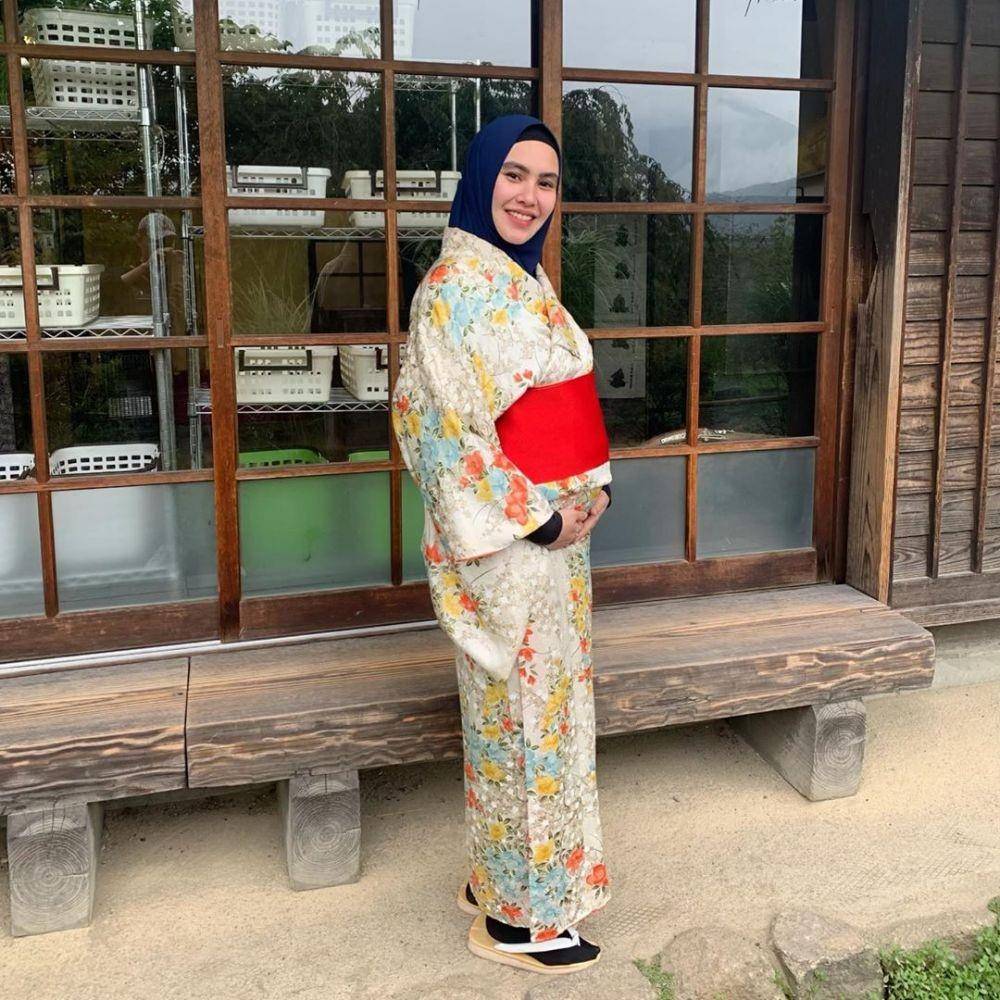 instagram.com/kartikaputriworld