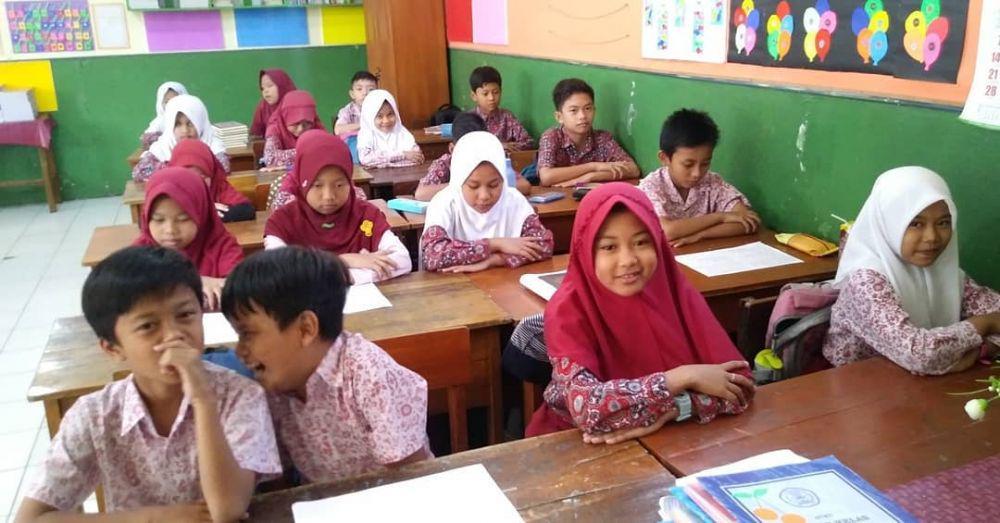 10 Kebiasaan Gokil Zaman di Kelas SD, Bikin Senyum-senyum Sendiri!