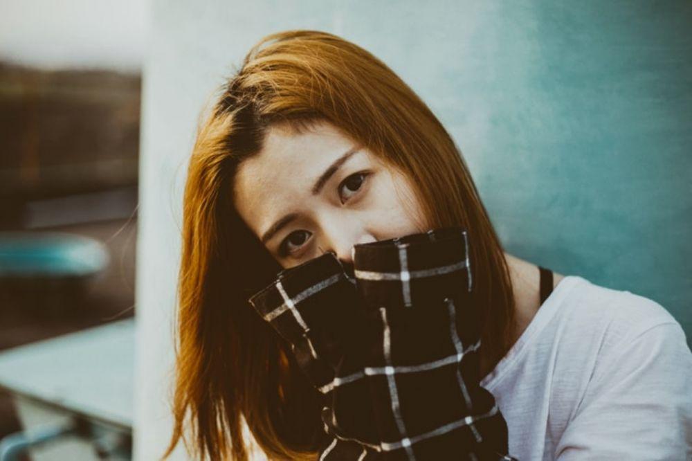 6 Trik Jitu Bikin Hati Cewek Pemalu Luluh Padamu