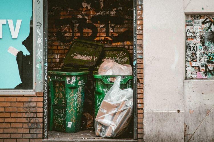 6 Jenis Sampah Ini Jangan Dibuang Sembarangan, Bisa Bahaya Lho