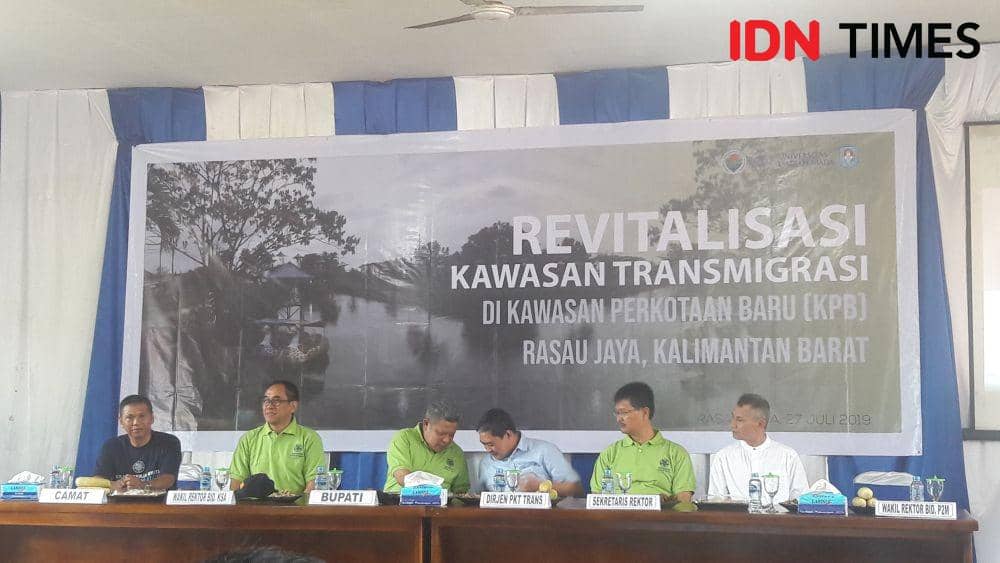 Tim KKN UGM Bangun Tempat Wisata Baru "Rajati Flower Garden"