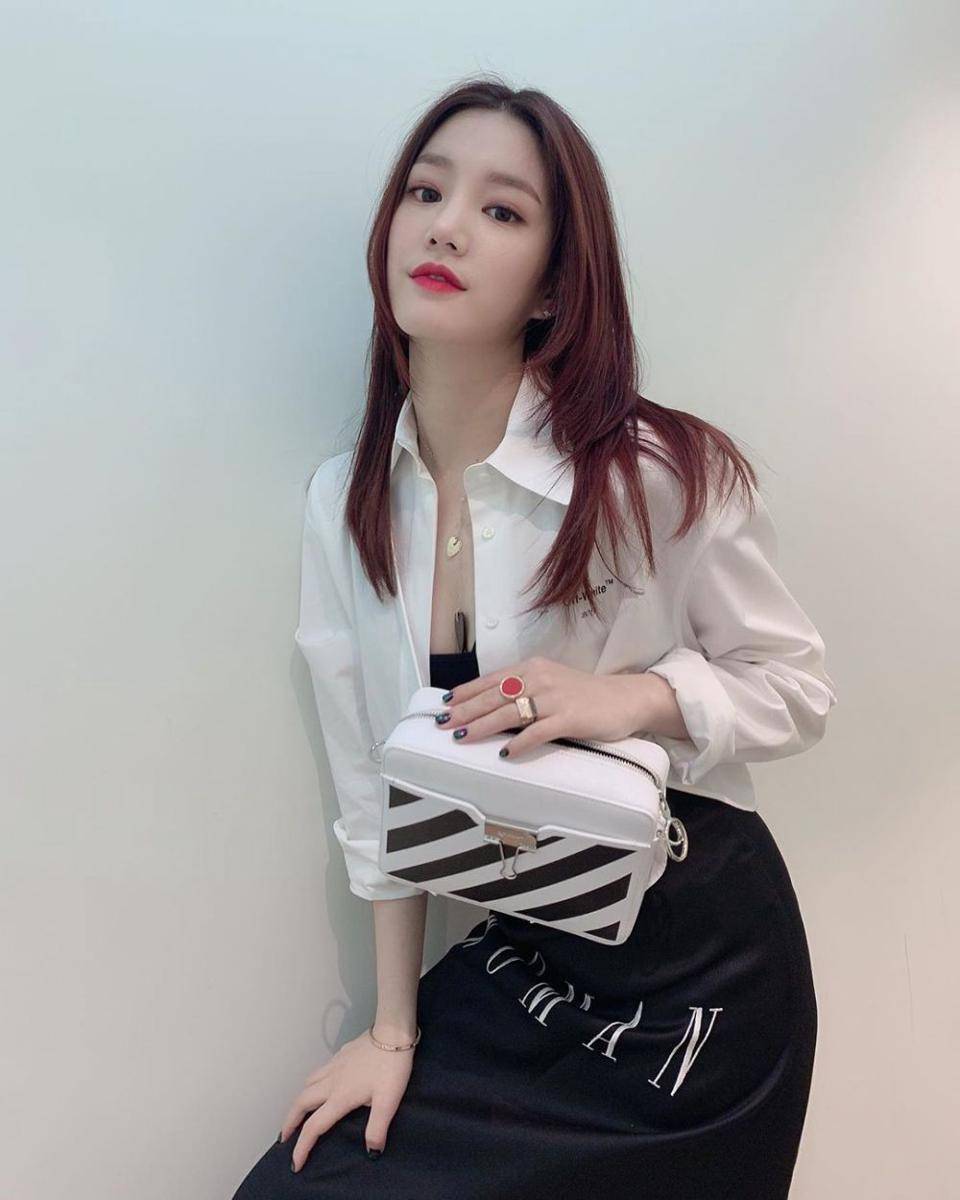 instagram.com/yubi_190