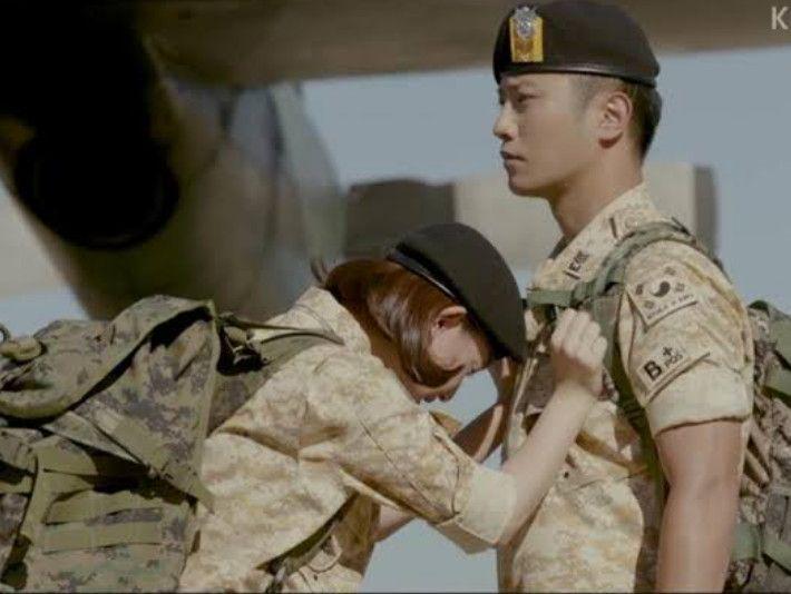 5 Cowok di KDrama yang Punya Jurus Jitu Merayu Pacar Ngambek