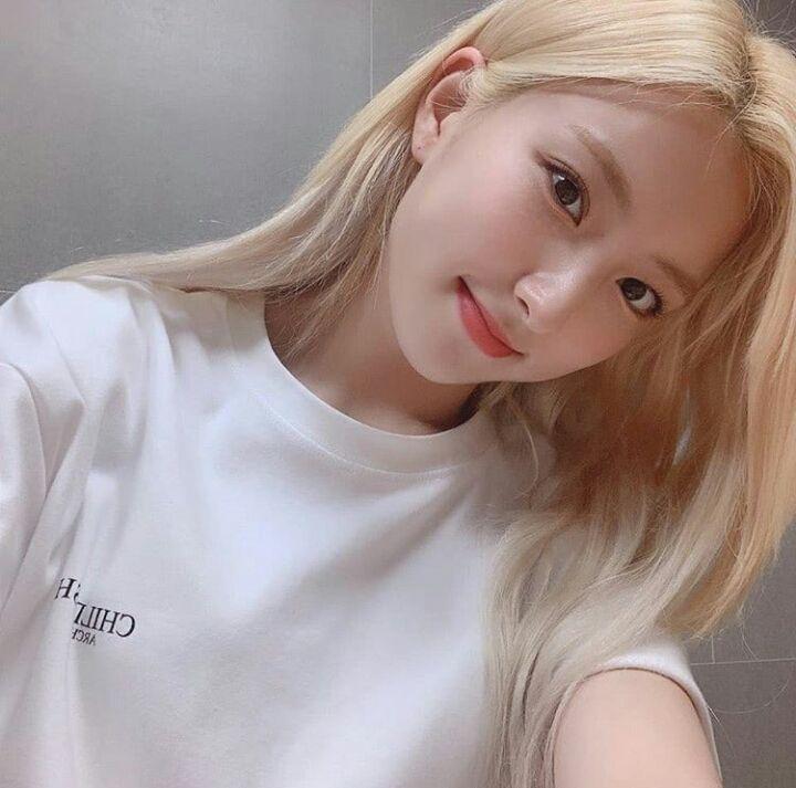 10 Inspirasi Gaya OOTD Liburan ala Eunseo WJSN yang Simple & Nyaman