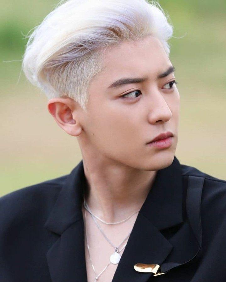 7 Potret Chanyeol EXO Makin Kece Usai Ubah Warna Rambut
