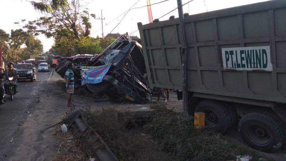 Diduga Rem Blong, Empat Kendaraan Terlibat Laka di Jalur Pantura