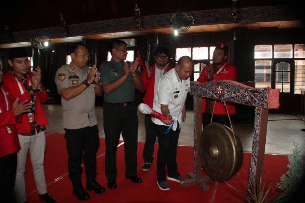 Konferda GMNI, Bupati Taput Minta Mahasiswa Bantu Promosi Pariwisata