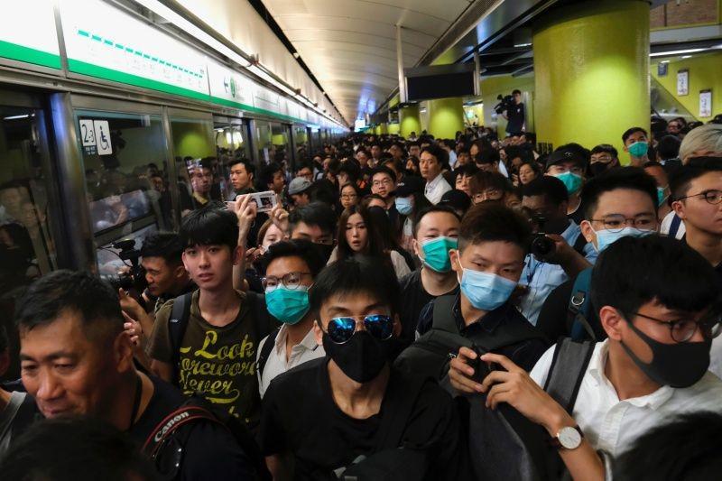 Demonstrasi Lumpuhkan Hong Kong, Ratusan Penerbangan Dibatalkan
