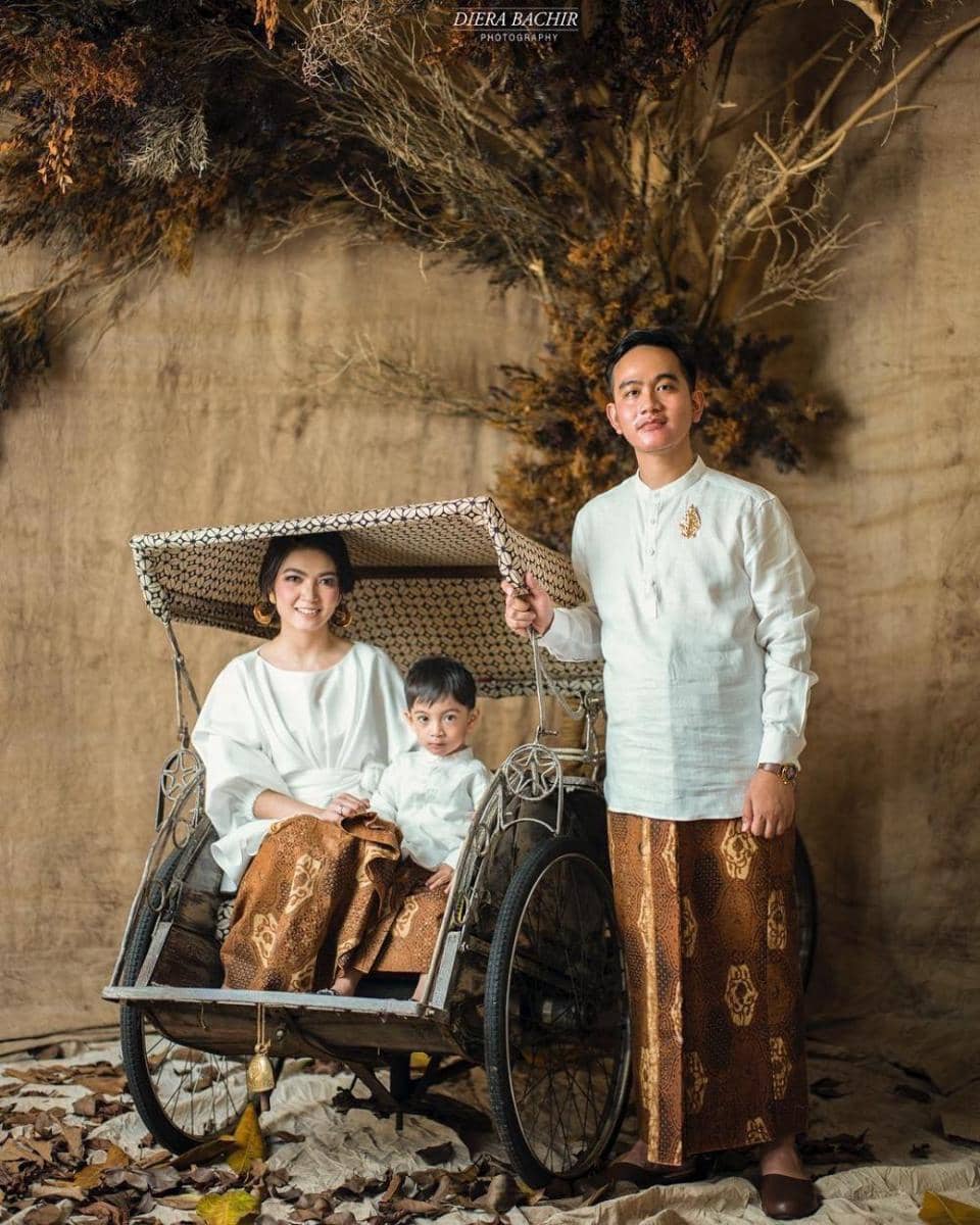10 Pemotretan Keluarga Gibran Rakabuming & Selvi, Tampil Romantis!
