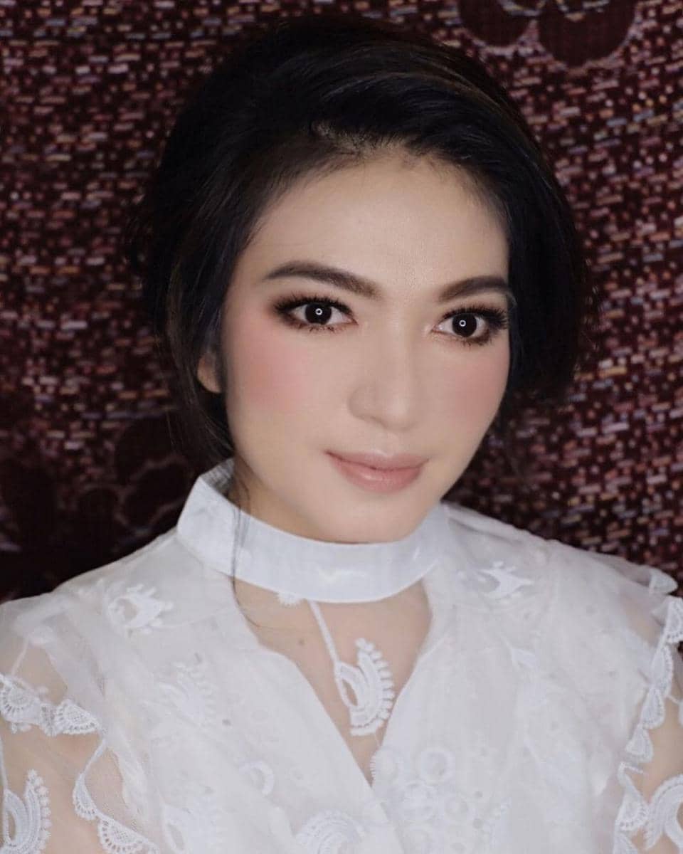 instagram.com/victoria_makeupatelier
