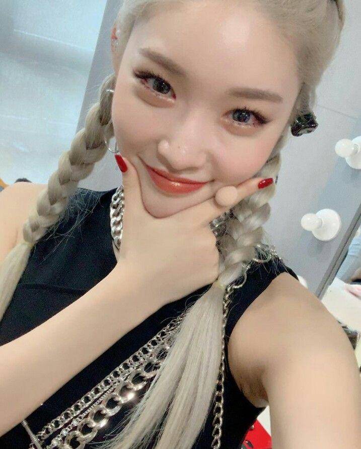Instagram.com/chungha_official