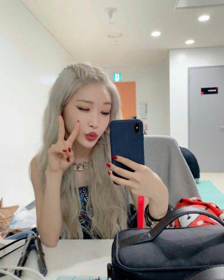 Instagram.com/chungha_official