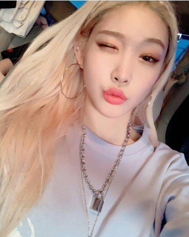 Instagram.com/chungha_official