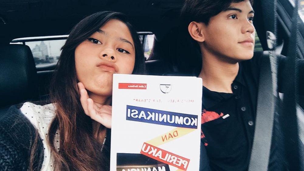 10 Potret Mesra Nadin Amizah dan Sang Pacar, Gemas Banget!