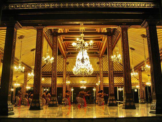 5 Tempat Makan Favorit di Solo, dari yang Fancy Hingga Merakyat