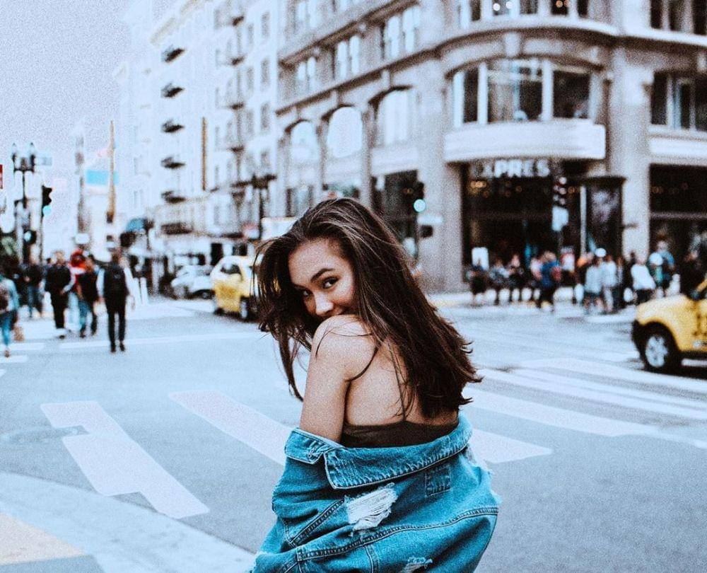 instagram.com/caitlinhalderman