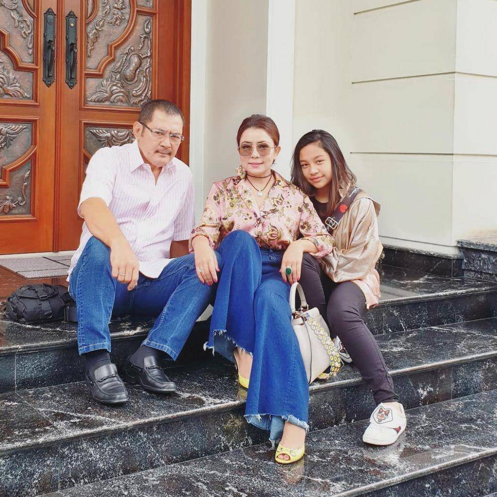 instagram.com/mayangsaritrihatmodjoreal