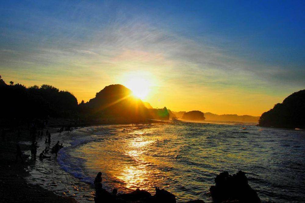 Garispantai.com/ Sunset Goa Cina