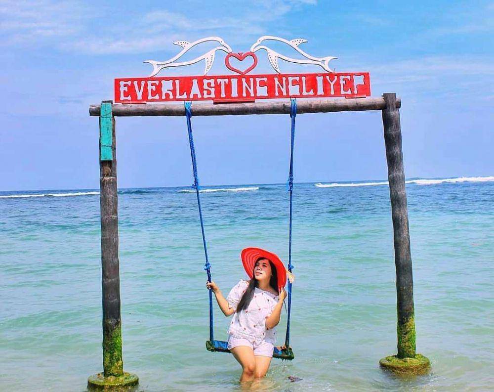 @aleb_bela via instagram.com/pantaingliyepmalang