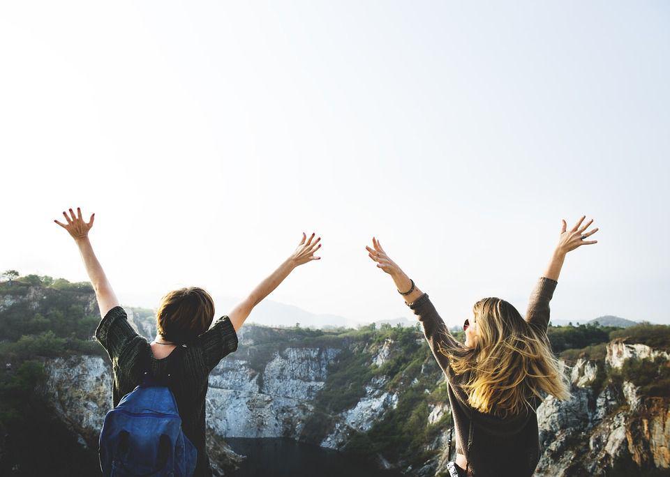 8 Manfaat Traveling Bersama Pasangan, Bikin Tambah Mesra!