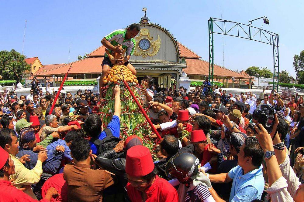 pelitakarawang.com