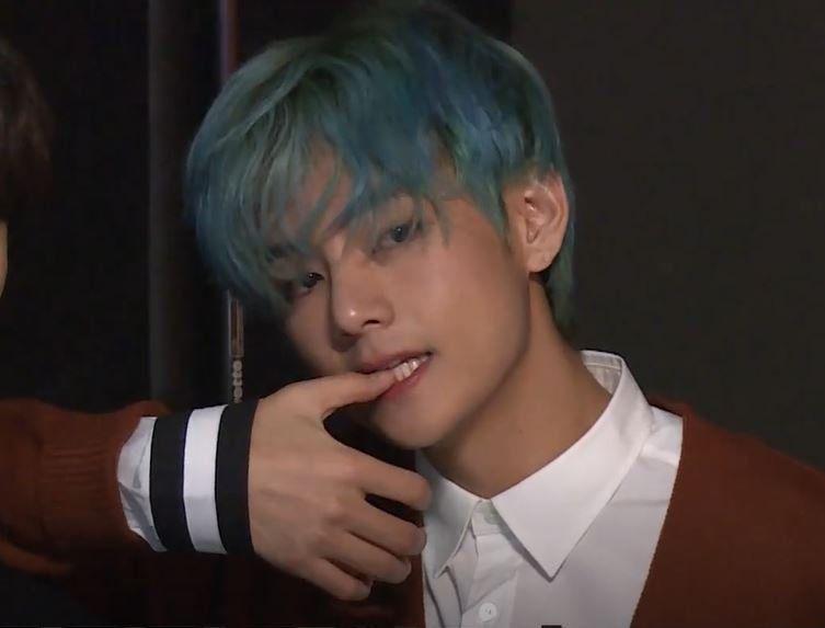 Punya Wajah bak Anime, Ini 9 Potret Keren dan Memesona V BTS
