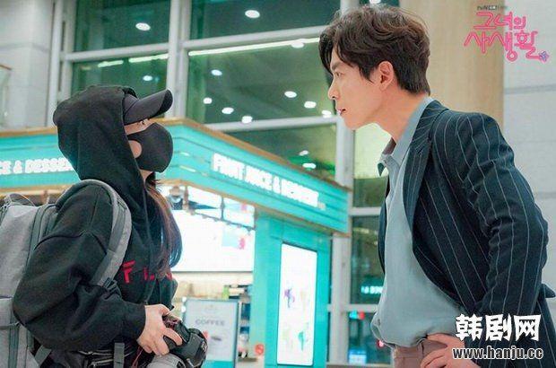 8 Hal yang Harus Kamu Ketahui sebelum Mengencani Fangirl