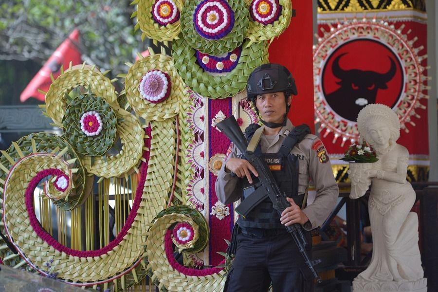 Pakai Baju Adat Khas Raja Bali, Jokowi: Saya Ganteng