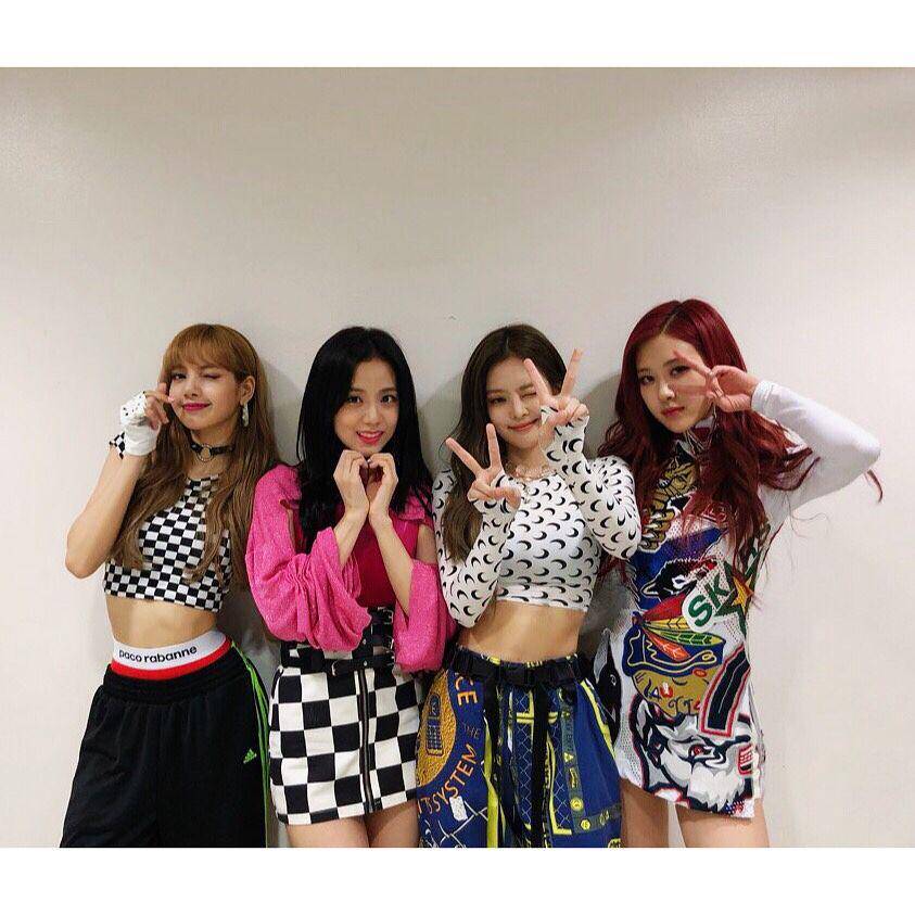 www.instagram.com/blackpinkofficial