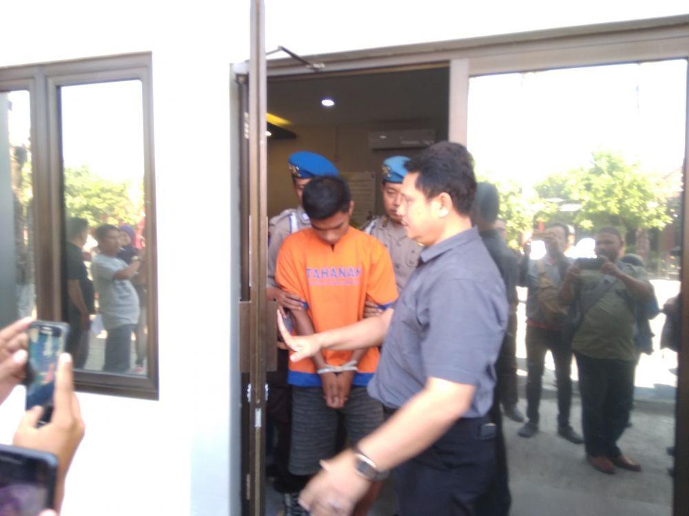 Tebas Dua Orang Pengendara hingga Tewas, Aziz Ditangkap di Rumahnya