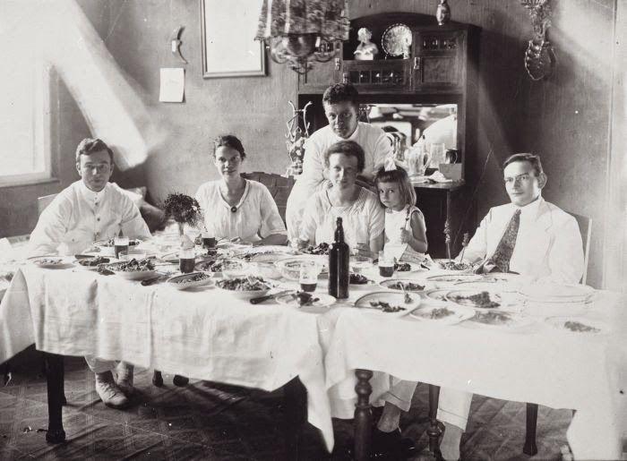 7 Fakta Rijsttafel, Gaya Makan Ala Masyarakat Kolonial yang Mewah