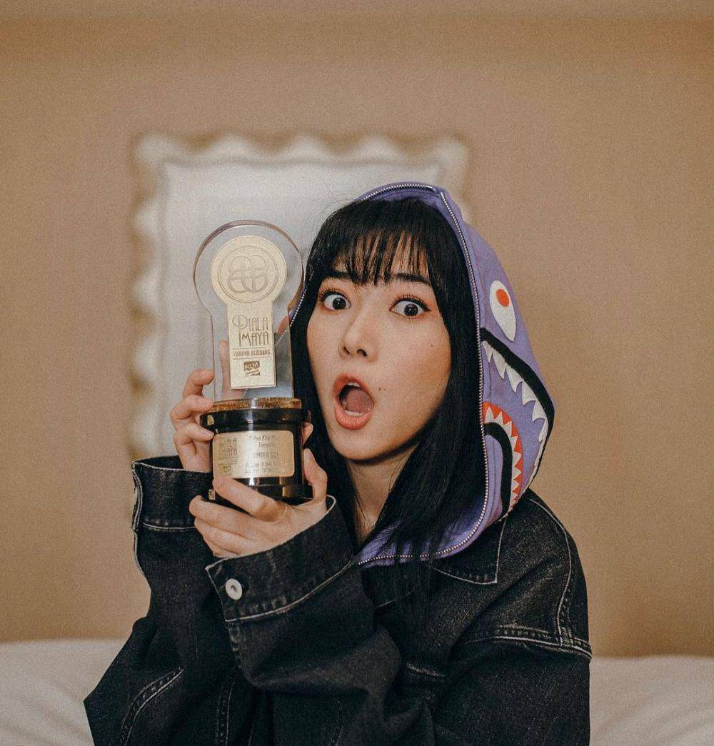 Instagram.com/isyanasarasvati