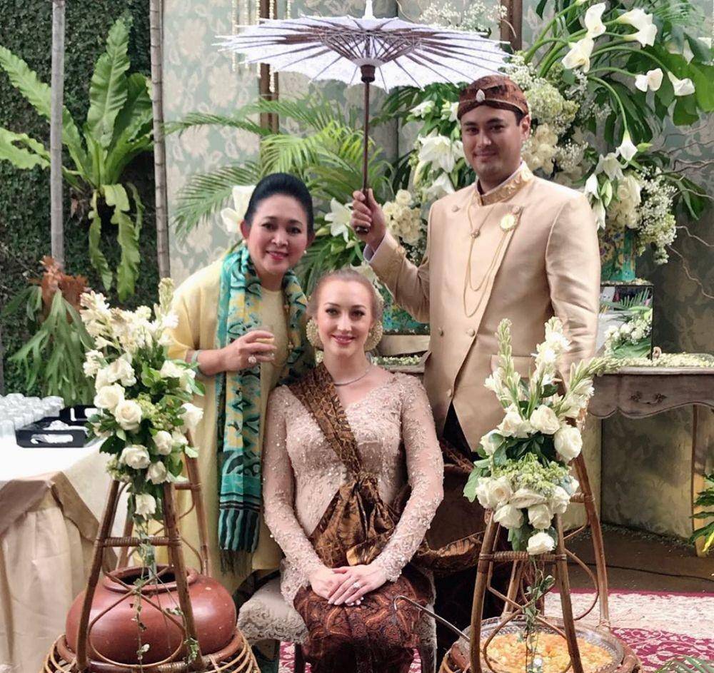 https://www.instagram.com/titieksoeharto
