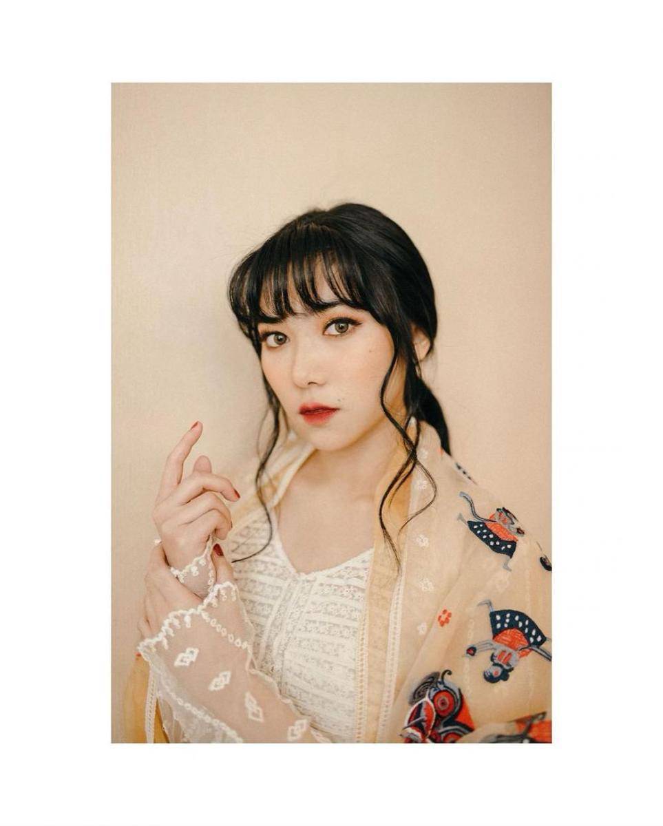 Instagram.com/isyanasarasvati