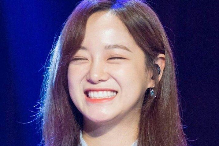 9 Potret Manis Sejeong Gugudan yang Punya Senyuman Menggemaskan