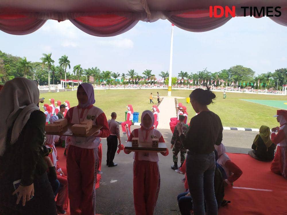Jadi Impian Anggota Putri Paskibraka, Apa Sih Vitalnya Pembawa Baki!