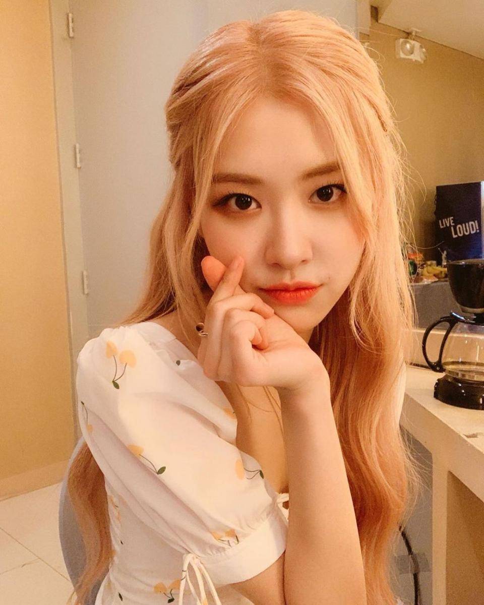 instagram.com/roses_are_rosie