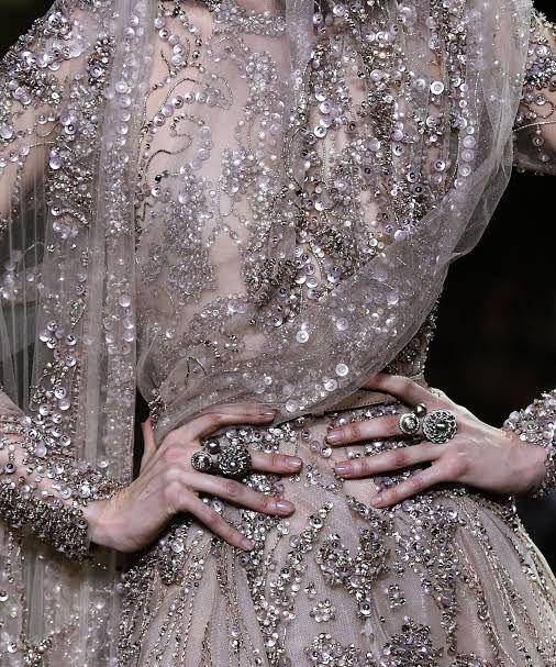 Berharga Ratusan Juta, Ini 5 Alasan Kenapa Haute Couture Sangat Mahal