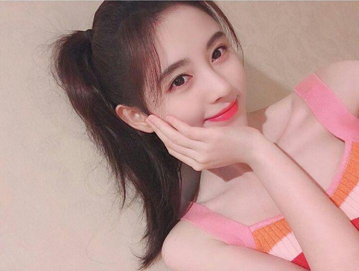 10 Inspirasi Outfit Simpel ala Ju Jingyi, Mantan Idol SNH48