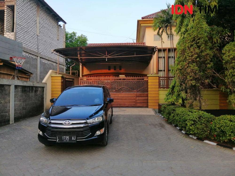 Geledah Rumah Ajudan Soekarwo, KPK Bawa 2 Koper dan 1 Kardus