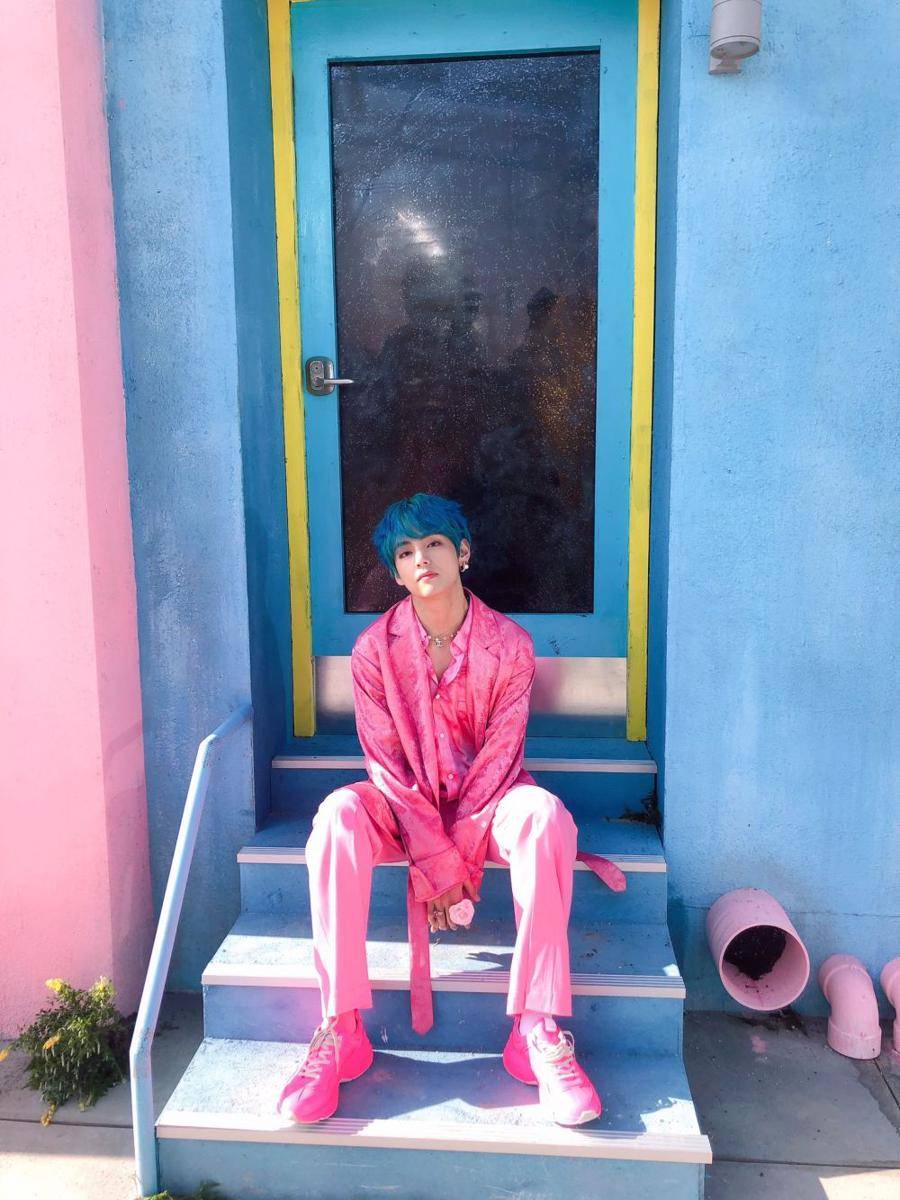 twitter.com/BTS_twt