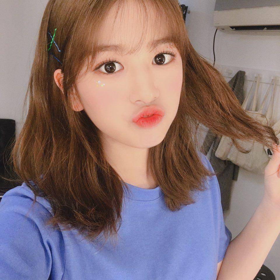 twitter.com/official_izone